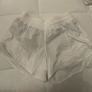 Lululemon white hotty hot lined shorts 4”